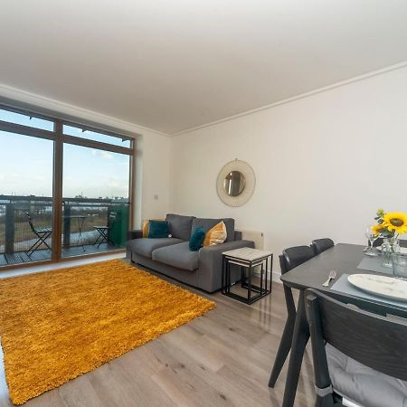 Pass The Keys Riverside Amazing Flat In London Close To The O2 Exterior photo