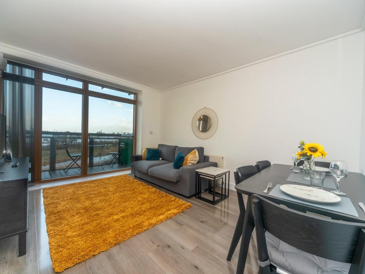 Pass The Keys Riverside Amazing Flat In London Close To The O2 Exterior photo