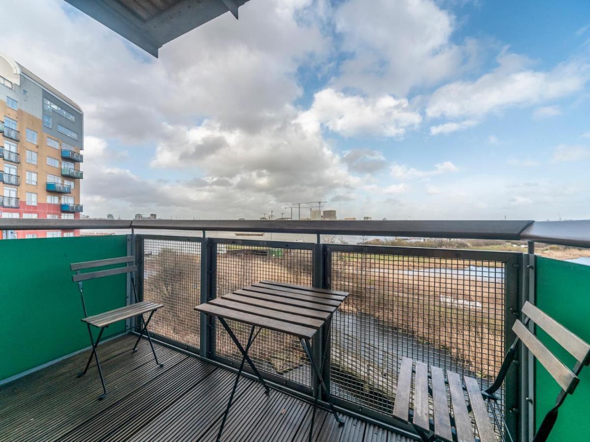 Pass The Keys Riverside Amazing Flat In London Close To The O2 Exterior photo